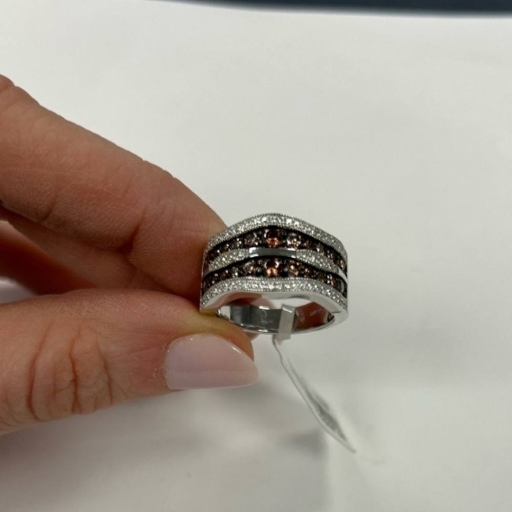 Suzy Levian Brown And White Cubic Zirconia Sterling Silver Wavy Ring Size 7